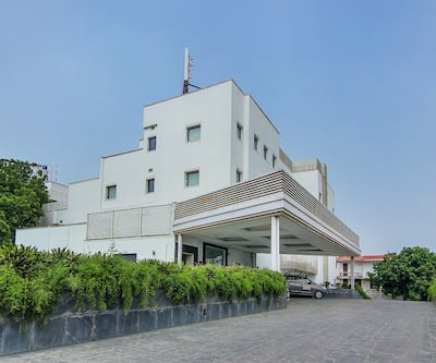 https://imgcld.yatra.com/ytimages/image/upload/t_hotel_yatra_city_desktop/v1470212465/Domestic Hotels/Hotels_Faridabad/Vibe By The LaLiT Traveller/Hotel_Exterior.jpg